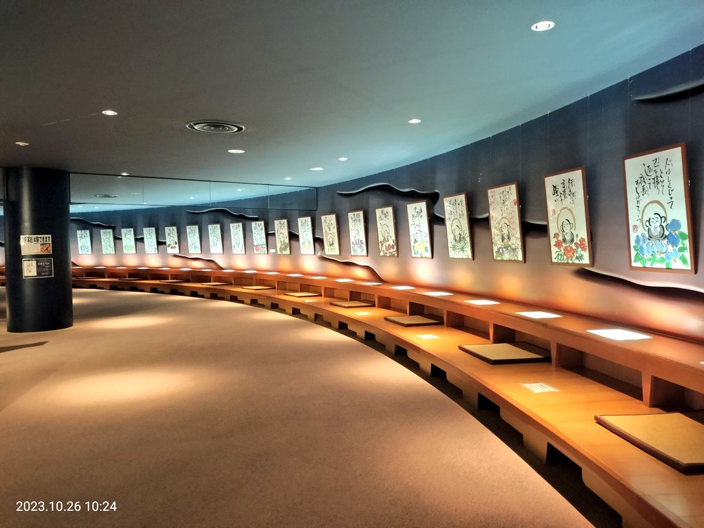 jcn6tt5's tweet photo. ■牛久大仏
(茨城県牛久市)
全長120mの大きさは
大迫力です。
手前の庭園もしっかり手入れされていて素晴らしい。
胎内も見どころが多くおもしろいです。 https://t.co/bmWEn6vjy8
