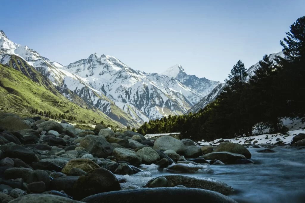 Dhauladhar Dreams: Where Mountains Whisper and Adventures Beckon. 🏔️✨ #DhauladharDiaries'
💎 #OffTheBeatenPath #IndianArmy #RanveerSingh