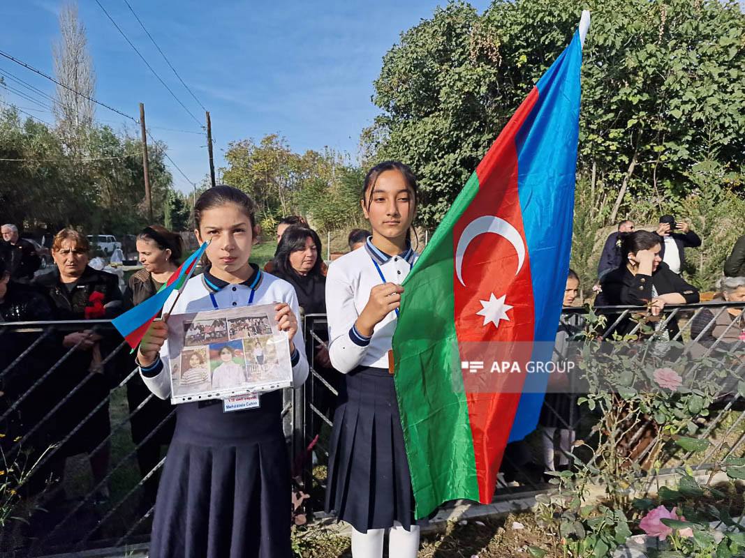 _Elmir_S's tweet photo. 🇦🇿🥀Bərdədə erməni terrorunun qurbanları anılıb
#BardaTerror #Barda #RememberBarda #ArmenianWarCrimes https://t.co/gfxtaGchit