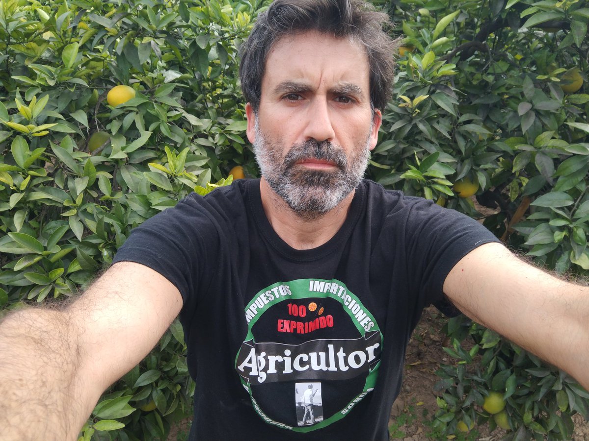 ismaelncfarmer's tweet photo. Hoy dejo de ser agricultor a tiempo completo tras ocho años dedicados en exclusiva a esta preciosa profesión.
Conciliación familiar, importaciones,burocracia,costes, robos y desengaños los motivos principales.
Fue bonito (y algo ruinoso) mientras duró.
Gracias y buenos días https://t.co/HjnjFi5Dnw