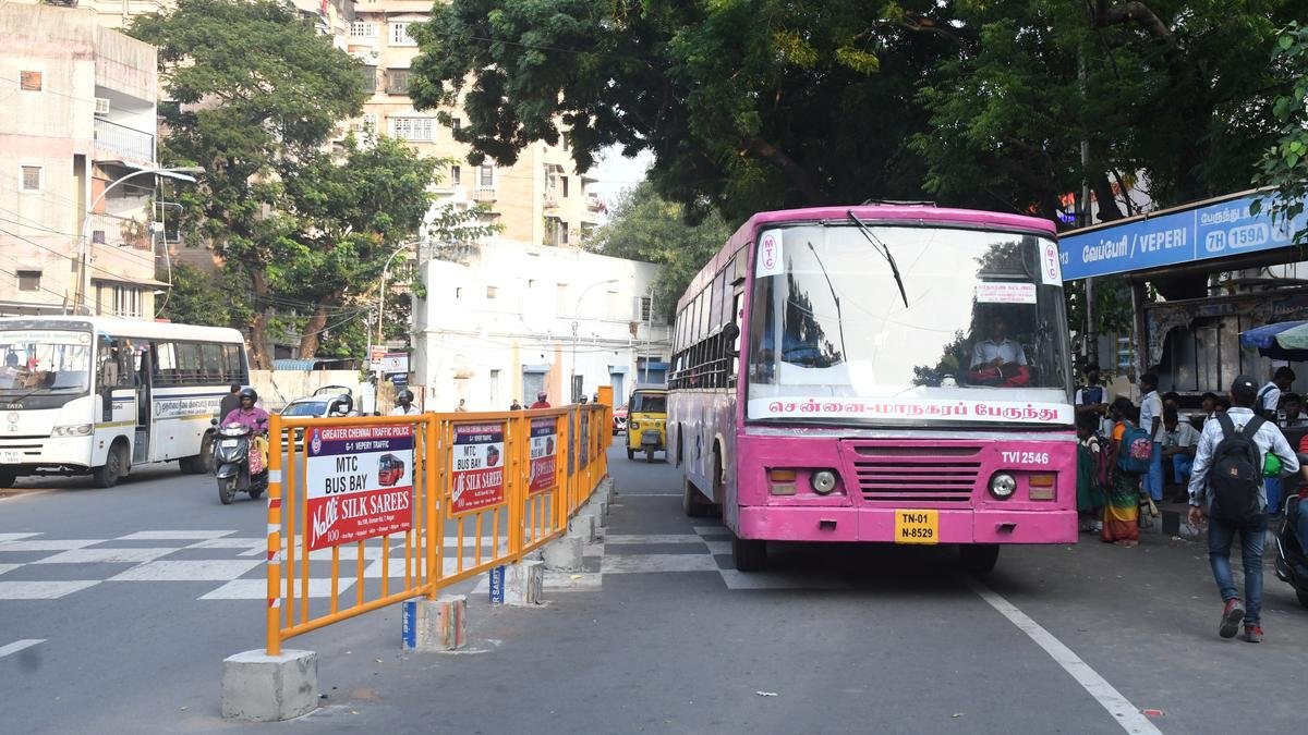 OMRcat's tweet image. #Chennai #roads to get #busprioritylanes for better #trafficflow and #fastertransportation
Officials have started a study of routes, such as Chennai Central-Tambaram and Koyambedu-Guindy, for the implementation of the initiative. Many of the GCC’s 471 bus route roads and ones