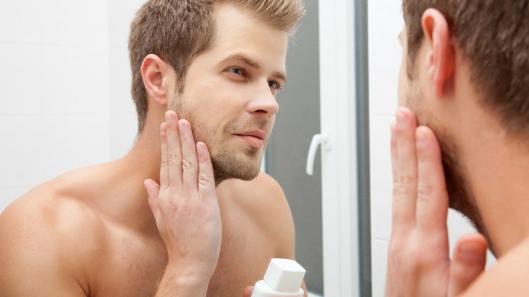 ElganceBeaut1's tweet photo. Commencez par nettoyer votre peau, appliquez une lotion tonique puis un soin contour des yeux, un sérum, une crème hydratante et finissez la routine par une crème solaire. Quelques étapes à connaître pour une routine skincare matin parfaite. https://t.co/SV8bTPZ3pA