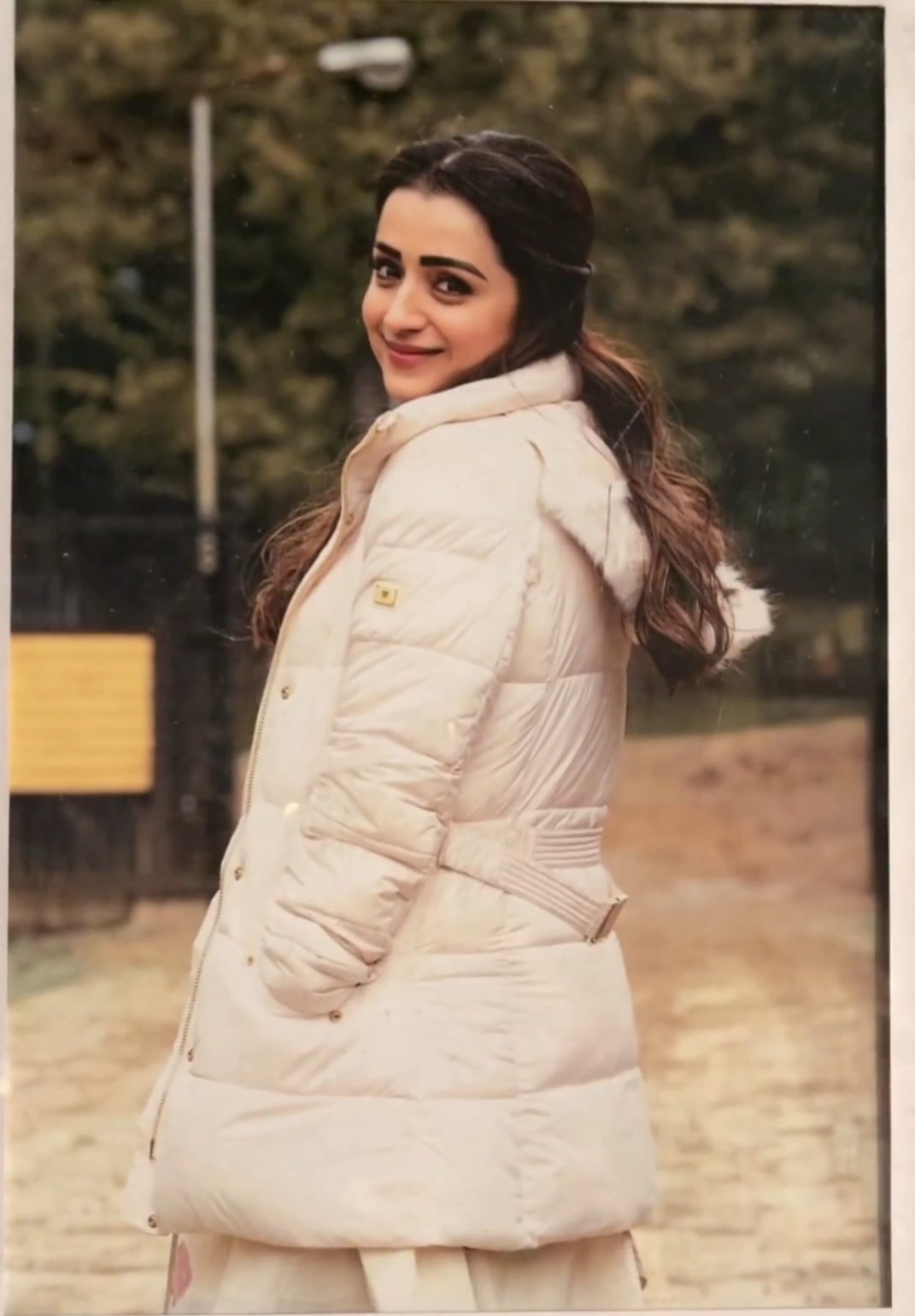 F9bQfglbQAAJNgI?format=jpg&name=large