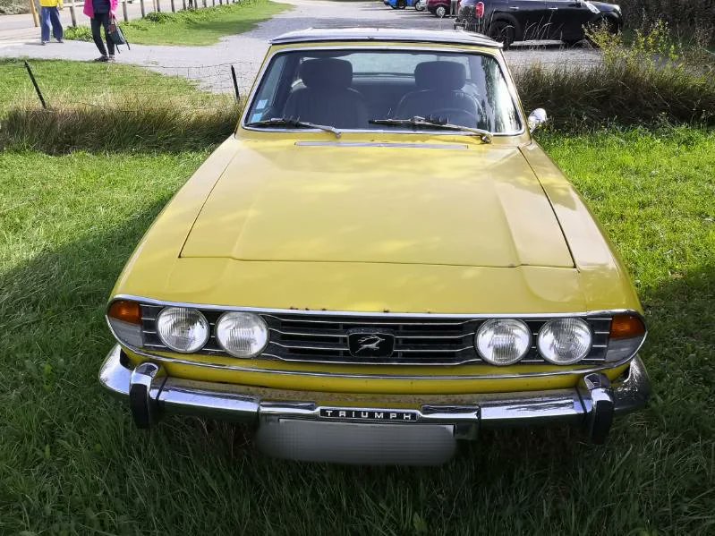 testanddriving's tweet image. Une Triumph Stag de couleur jaune ce n'est pas commun ! D'autant que cette séduisante anglaise n'a été produite qu'à 25 877 exemplaires entre 1970 et 1977.

Une voiture construite par British Leyland et commercialisée sous la marque Triumph. Elle abritait un V8 sous son capot.