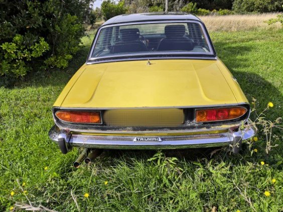 testanddriving's tweet image. Une Triumph Stag de couleur jaune ce n'est pas commun ! D'autant que cette séduisante anglaise n'a été produite qu'à 25 877 exemplaires entre 1970 et 1977.

Une voiture construite par British Leyland et commercialisée sous la marque Triumph. Elle abritait un V8 sous son capot.