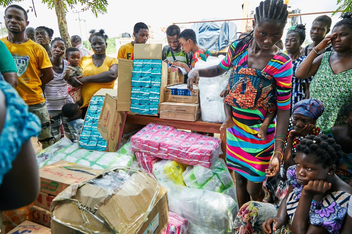 DerickObodai's tweet photo. Name of community: Mepe
Date: October 25, 2023
Leader of Delegation: Mr. Emmanuel Antwi-Darkwa, Chief Executive, VRA

#GovtSupports
#GovtRelief4FloodVictims
#AkosomboDamSpillage
#VRA https://t.co/wtyPFGf8Zf