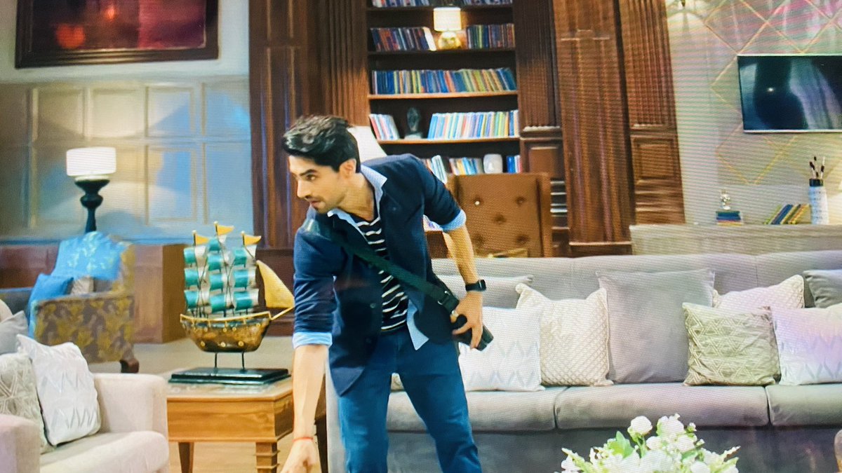 AadyaSunshine's tweet photo. The OCD  #AbhimanyuBirla  we all were introduced to and we fell in love with his ocd as well😂 
❤️ #HarshadChopda 
TWO YRS OF ABHIMANYU BIRLA https://t.co/51PleULMoC