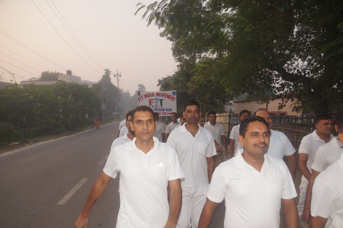 SSBSHQPURNEA's tweet photo. क्षेत्रक मुख्यालय पूर्णिया द्वारा Fit India Run-4.0 के अंतर्गत 3 कि.मी. की दौड़ का आयोजन किया गया
@SSB_INDIA https://t.co/7nuBkLnwxo