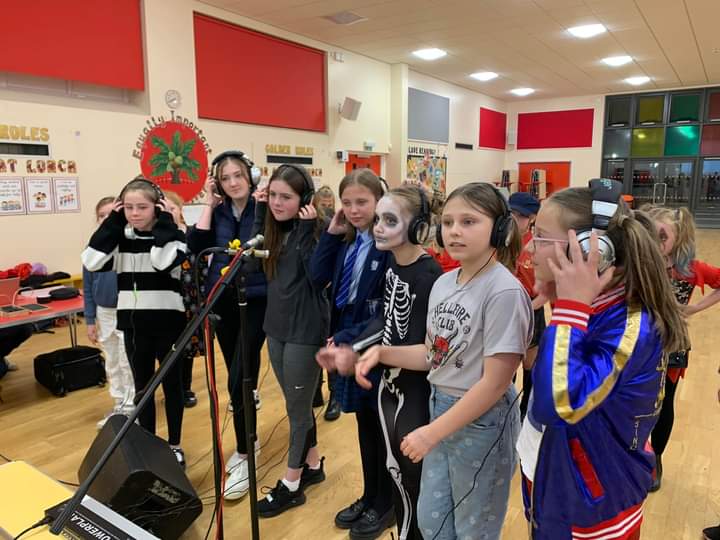 S_C_CChoir's tweet photo. 👏🎵 What an amazing evening!!
Working with Praise-along Music to record a Remembrance Song that will be used by over 500 schools during Remembrance Assemblies. These children never fail to amaze us, they just don’t know how good they are! 👏👏  #choirfamily @CorporalScotty https://t.co/ukSnAReuuG