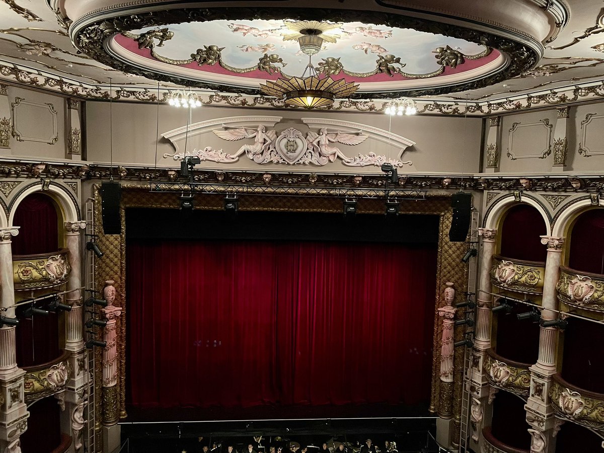 asuchowersky's tweet photo. Supporting the arts
@StJamesTheatre https://t.co/DAL2bPRnZU