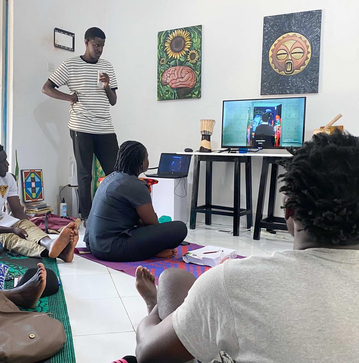 kiggundu_art's tweet photo. We then went into the #DigitalArtWorkshop were @Akanevans13 took the participants through the different types of digital art and it’s importance in conveying narratives. #DigitalArt #Abstraction https://t.co/YScGim3nGY