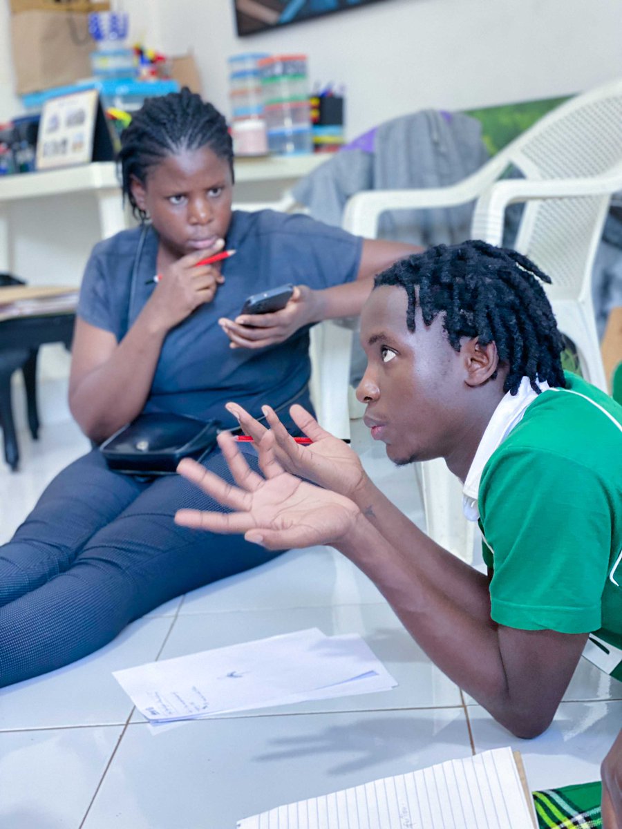 kiggundu_art's tweet photo. We then went into the #DigitalArtWorkshop were @Akanevans13 took the participants through the different types of digital art and it’s importance in conveying narratives. #DigitalArt #Abstraction https://t.co/YScGim3nGY