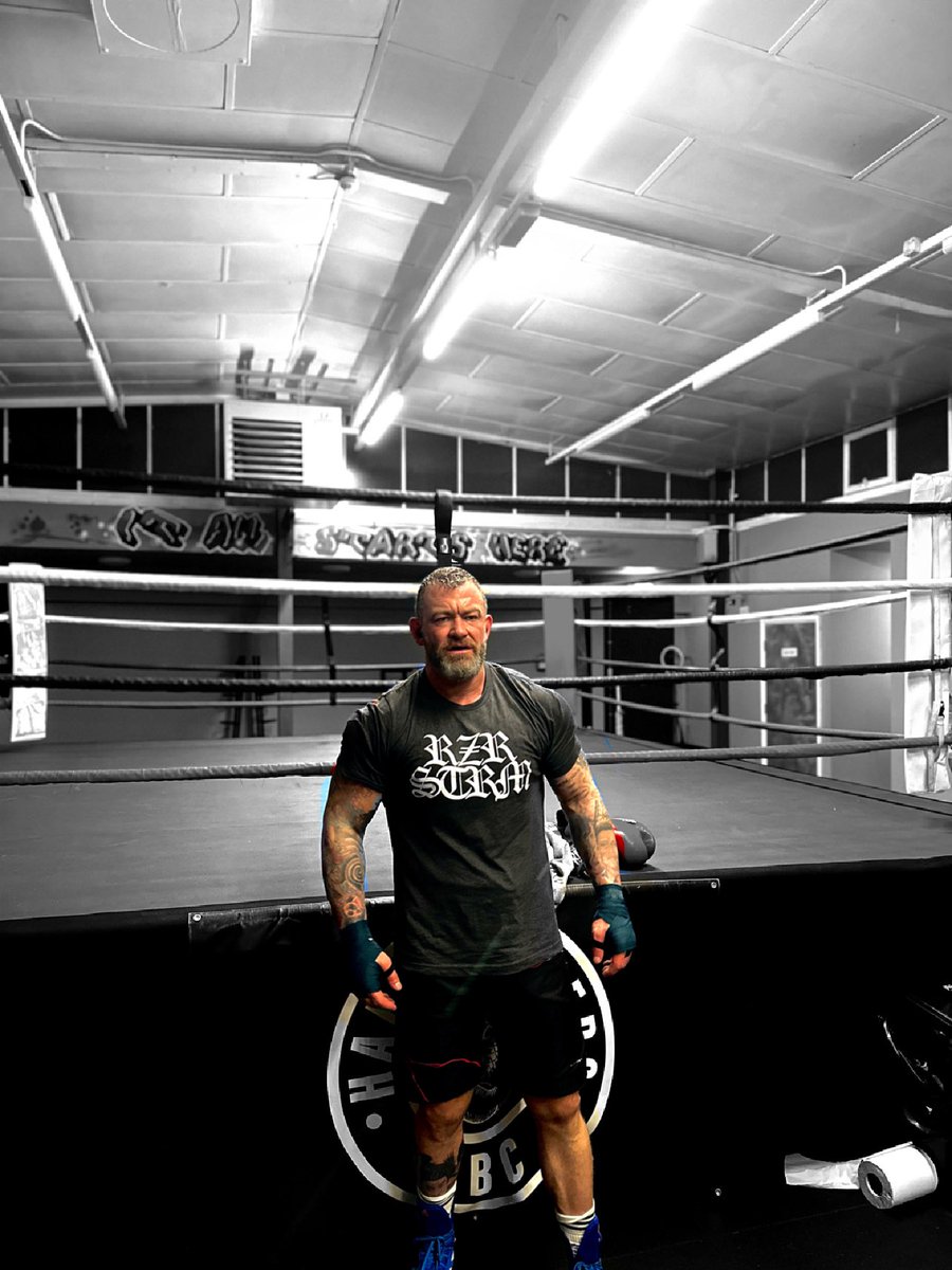 LeeACharles's tweet photo. 5am session done and dusted.. and just stood here thinking “can we just get back to work now please!” Staying ready for that return (hopefully sooner rather than later) 👊🎬
Hardhitters Gym Wirral, @razorstorm https://t.co/r0DWQGw2uI