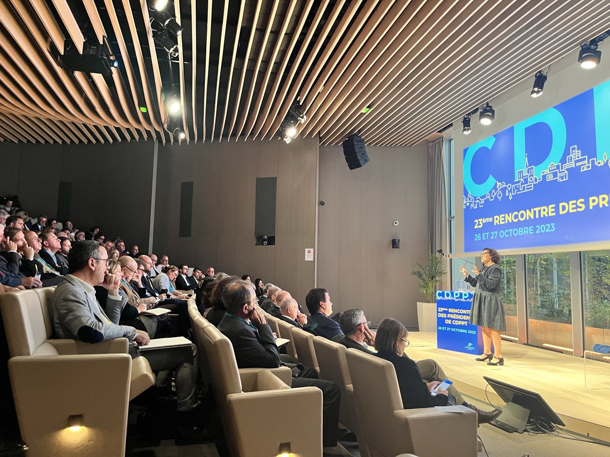 CSNUMPOST's tweet photo. @StTRAVERT Pst de l’#ONPP et membre de la #CSNP a présenté devant les #CDPPT et le @GroupeLaPoste les objectifs ambitieux du nouveau contrat de présence postale 2023/2025 pour des services postaux répondant aux besoins de nos concitoyens (#qualité de service - horaires adaptés) https://t.co/UqtbTmzCSH