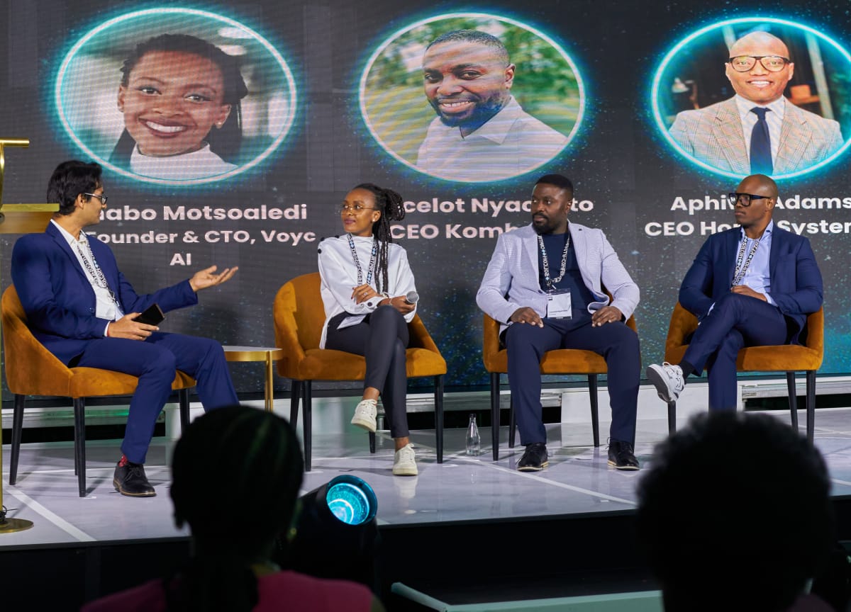 Solving challenges with large data takes bright minds like <a href="/vpramo_v/">pramod v</a> <a href="/ThabsMotsoaledi/">Lethabo Motsoaledi</a> <a href="/AdamsAphiwe/">Aphiwe Adams</a>  and Lancelot Matchoto

Their discussion on computational capacity at #SolconInfinity2023 showed the power of collaboration.