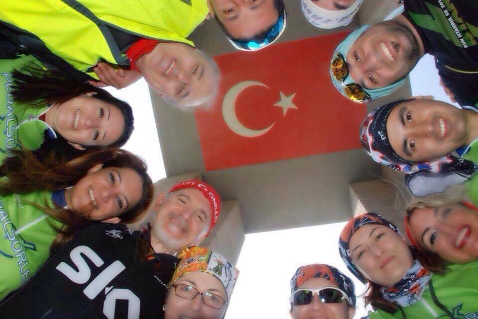 pinar__PinK's tweet photo. #AsınBayraklarıAsın https://t.co/gd3tipDQdL