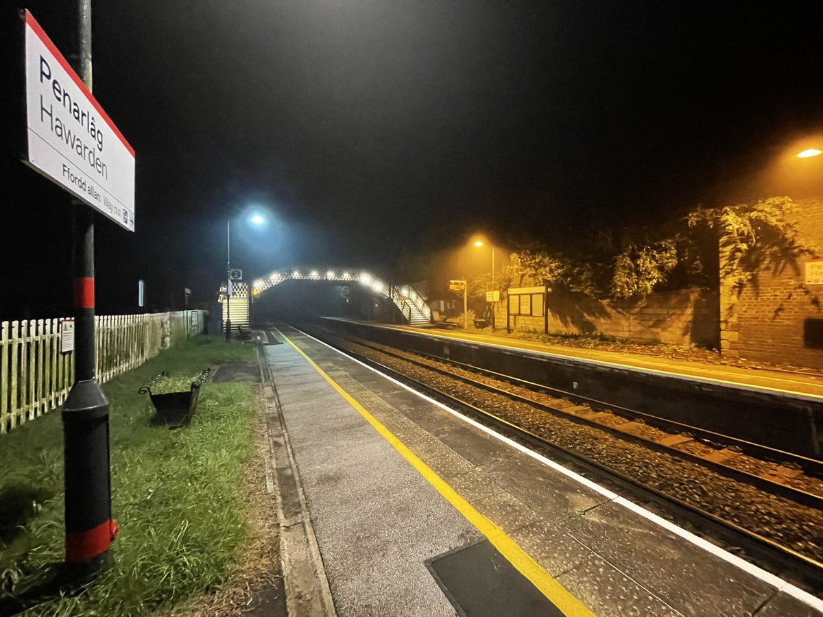 IanFord_'s tweet photo. A Halloweeny (that’s a word) start to the day https://t.co/KudUBn2MWS