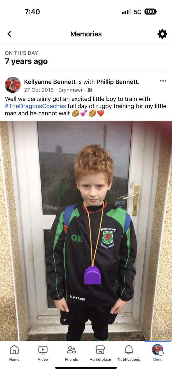 kellyanBennett1's tweet photo. Aww I do love looking back on memories
My little man was so excited for this & he was over the moon meeting @AshSweet6 & some of the @dragonsrugby players
Yep heโs still rugby mad ๐
I canโt believe how much heโs changed tho
#GoOnQuaide
@QuaideBennett
#7YearsAgo https://t.co/3HPiYKjbsx