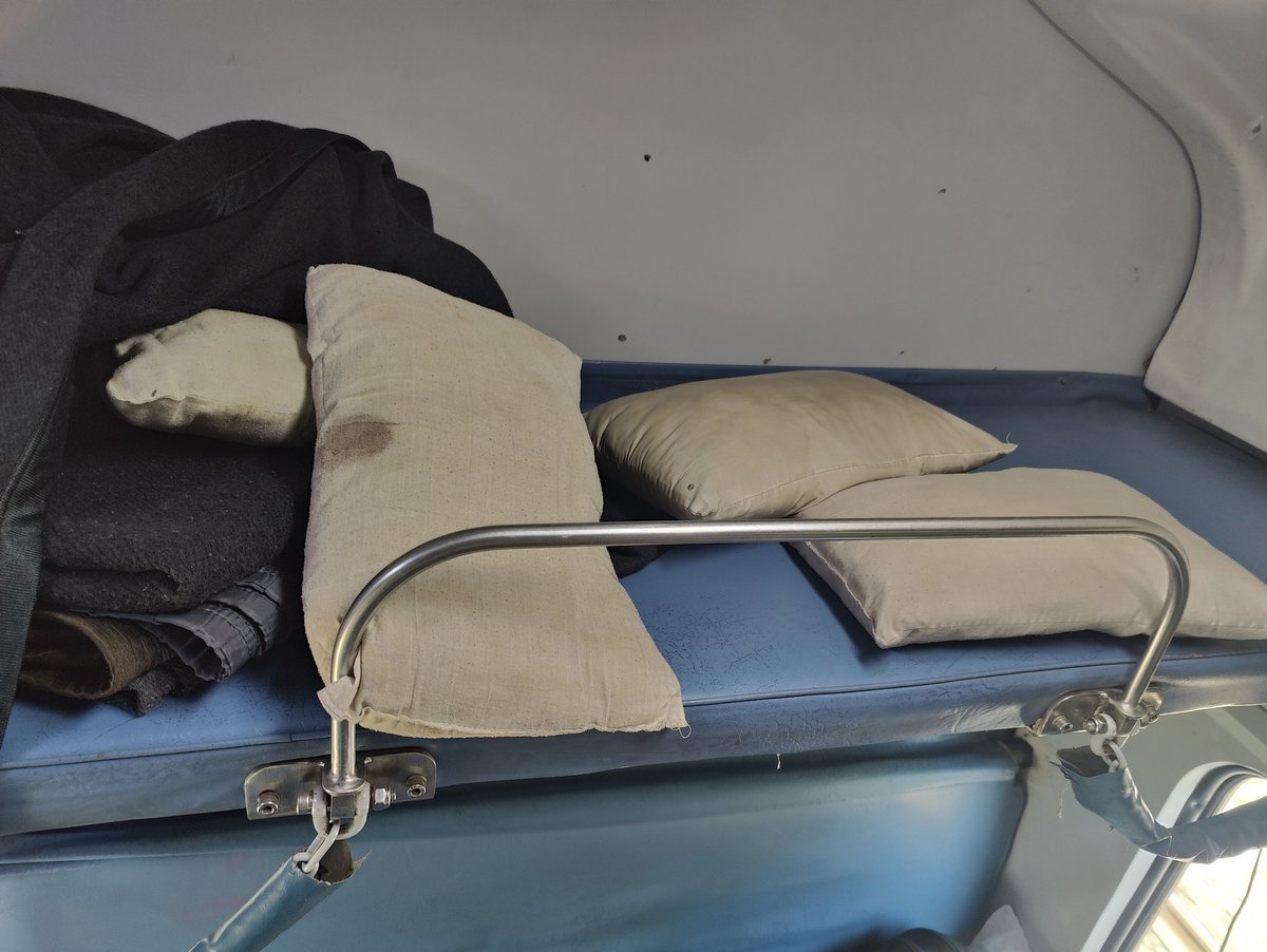 Anoopsingh1751's tweet photo. @RailMinIndia @nerailwaygkp @RailwaySeva ..Bed rolls provided in train no 12511(Kochuveli Rapti Sagar SF Express) 3rd ac coaches ...kindly look into the matter sir...the quality of linen degrading day by day sir https://t.co/2gepkfhsRT