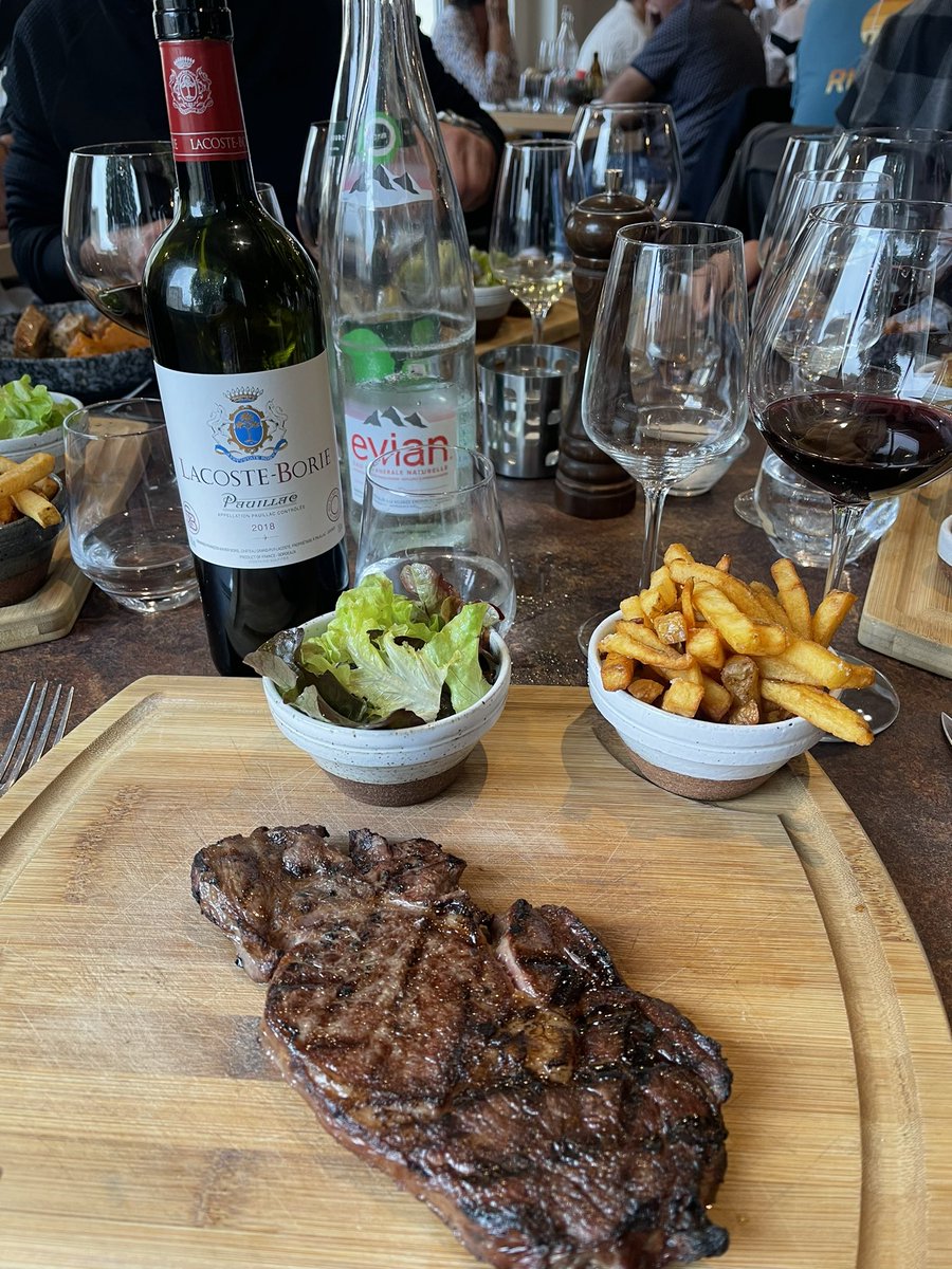 Lunch in Sauternes to finish my last big wine tour for the year. Entrecôte and Pauillac. Pas mal.