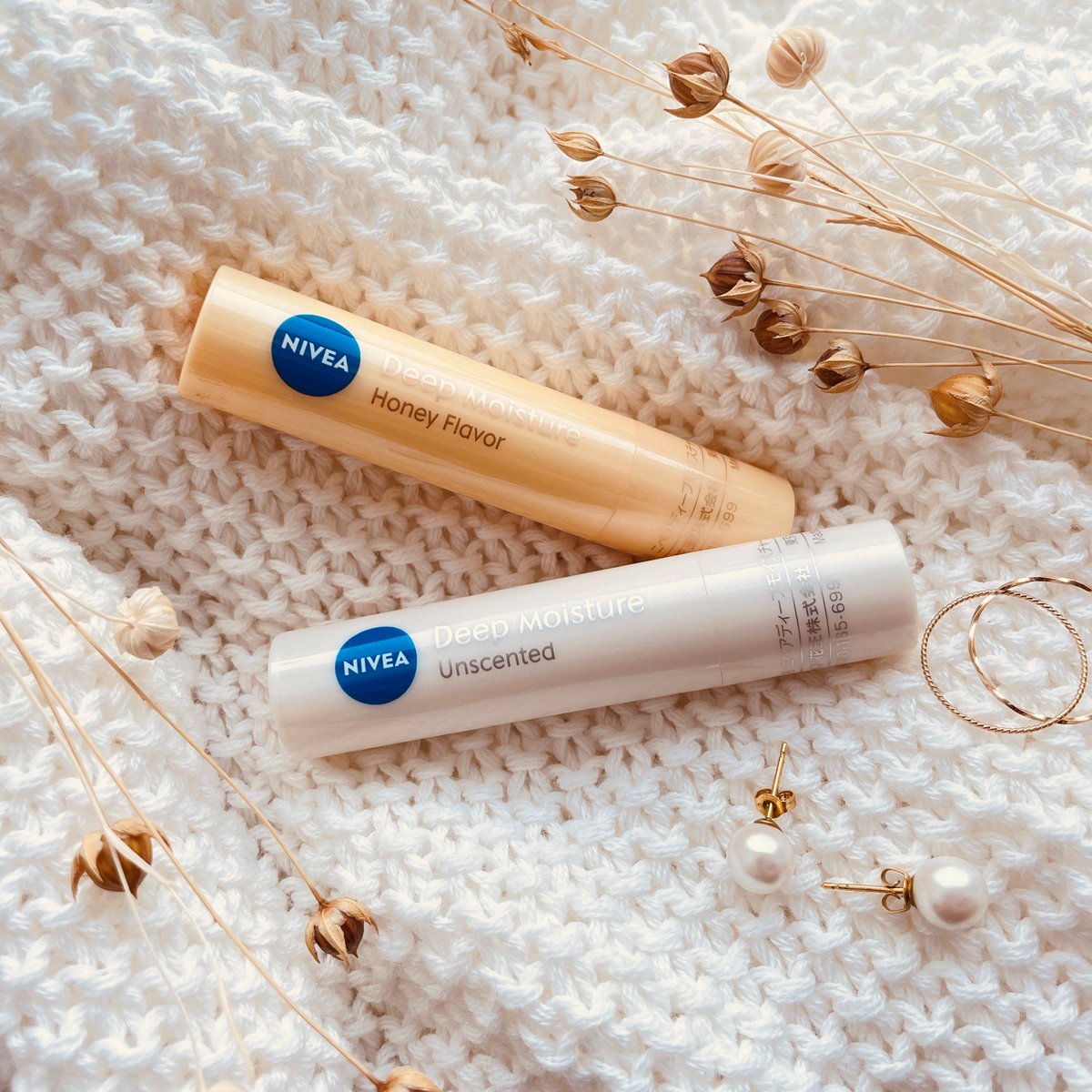 ／
秋のお出かけ🍁唇の日やけは大丈夫❓
#ニベア #ディープモイスチャーリップ
実はSPF26 PA＋＋なんです❗
＼

顔の日やけは気をつけていても、
唇の紫外線対策忘れていませんか❓

乾燥はもちろん、
紫外線からも唇を守ってくれるリップをお供に👜 ☀

詳細はこちら⬇
bit.ly/40c42ZU