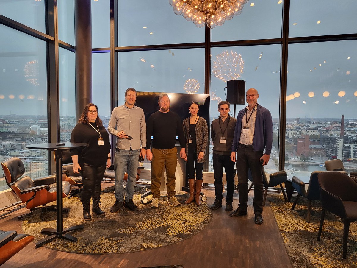 terttuki's tweet photo. Hakkuissa syntyneissä kannoissa voidaan viljellä lakkakääpää, joiden markkinakysynnän on arvioitu  kasvavan lähivuosina merkittävästi. @LukeFinland ja @metsakeskus esittivät asiaa paikassa #metsapaivat, juontajana @PeltolanMikko https://t.co/kWCYDrpnNa