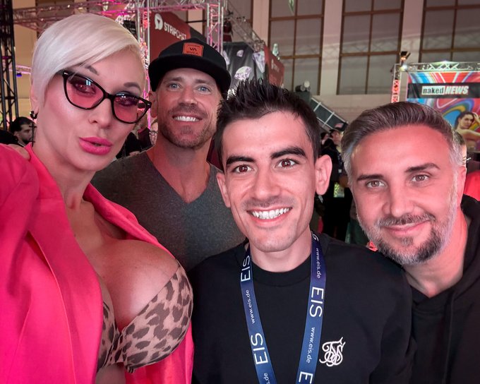 In good company with @JohnnySins, @JordiPorn and @KeiranLee 🇩🇪  The only curious thing about this photo<a class="tags" href="/tag/johnnysins">@johnnysins</a><a class="tags" href="/tag/jordiporn">@jordiporn</a>