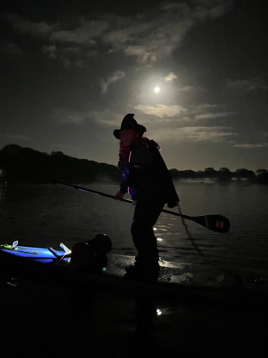 Great halloween paddle  with our members, from witches to ghosts, clowns to skeletons. It was a fun evening  
#LifesBetterByWater