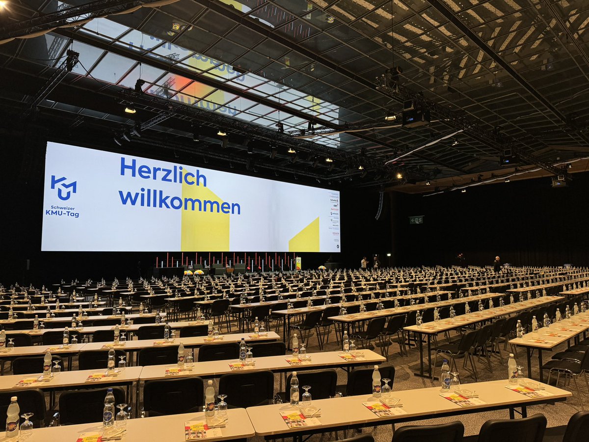 roger_sieber's tweet photo. Welcome 2 #KMUTag 2023!
Langsam aber sicher füllen sich die Hallen…
#ShotOnIPhone https://t.co/UigL1WP4lU