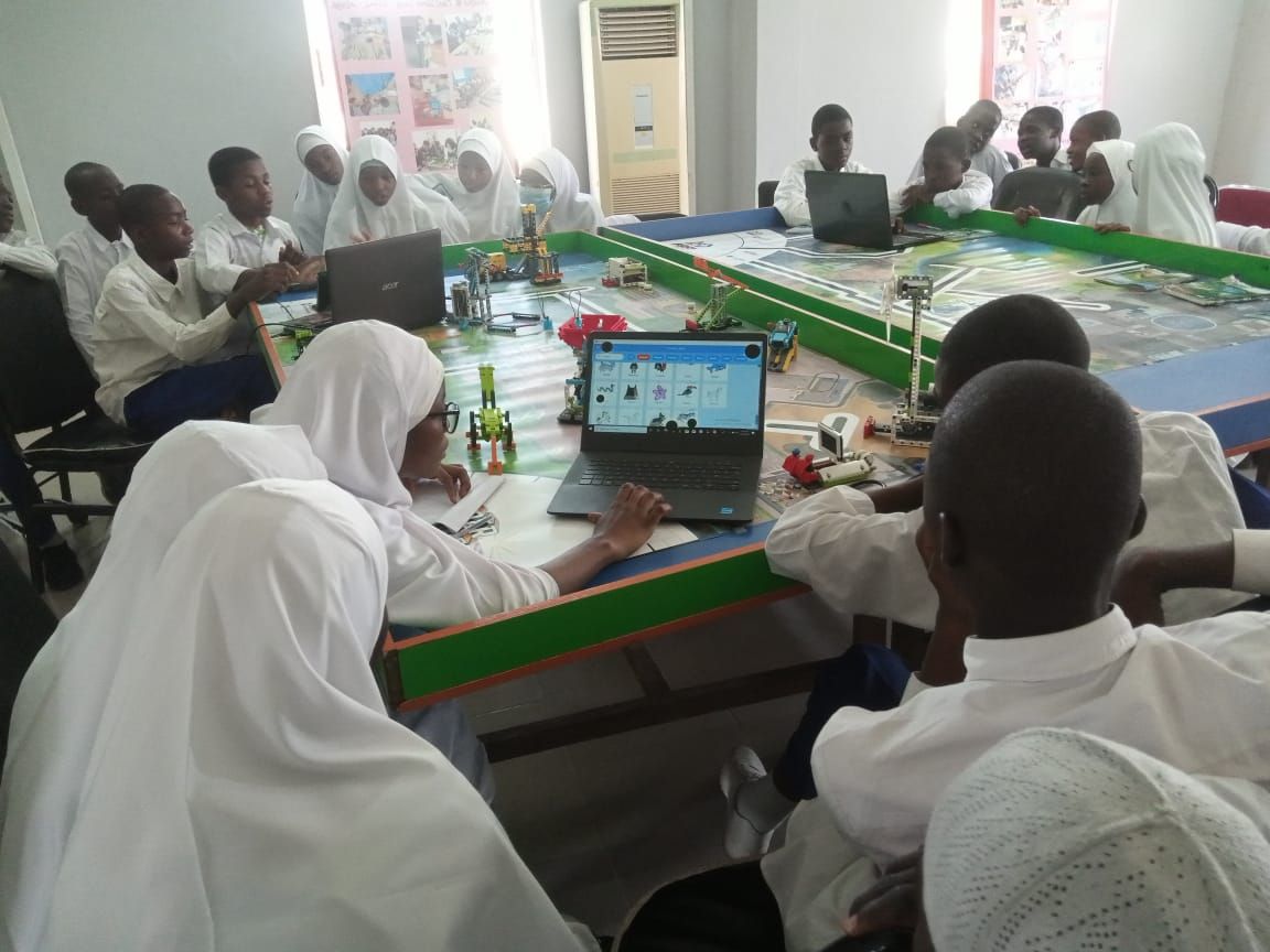 coderina's tweet image. Putting in the hardwork 💪 

Our session on Scratch Programming in preparation for the upcoming #AfricanCodeChallenge at National Library, Bauchi state

#coderinaib
@sap4good @dowNewsroom @NigEducation @FIRSTLEGOLeague @Ford @firstweets @LEGOFoundation
#STEAMeducation #TGIF