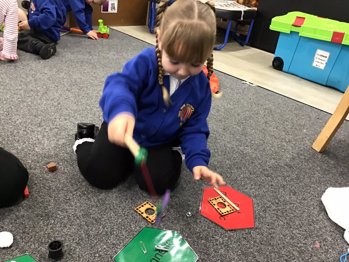 A huge thank you to our friends at @nustem_uk Nursery thoroughly enjoyed exploring all of the different magnet activities. We now have a better understanding of what a magnet is and which materials attach! @Newyorkprimary
