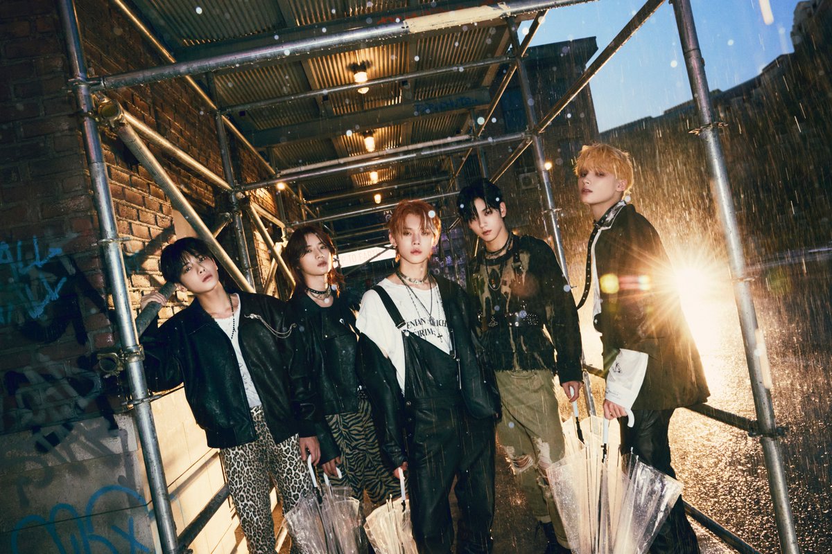 kpop_sbs's tweet photo. 📧이름의 장: FREEFALL으로 컴백한 #TXT! 
투모로우바이투게더는 emo란 장르에 어떤 메시지를 담아내고있을까요?

👉https://t.co/MKWDIkTK3C

#스브스케이팝매거진 #sbskpop_magazine https://t.co/cRR4oIROSv