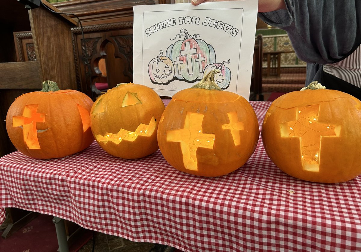 bradleyscott31's tweet photo. It’s been a fantastic week, we’ve had a churchyard trail, pumpkin carving, candle jars and lots of fun and laughs with our children and families this half term! Can’t wait to see you all again soon! @CofEDevon @GtRCDevon https://t.co/8l32yOQXHH