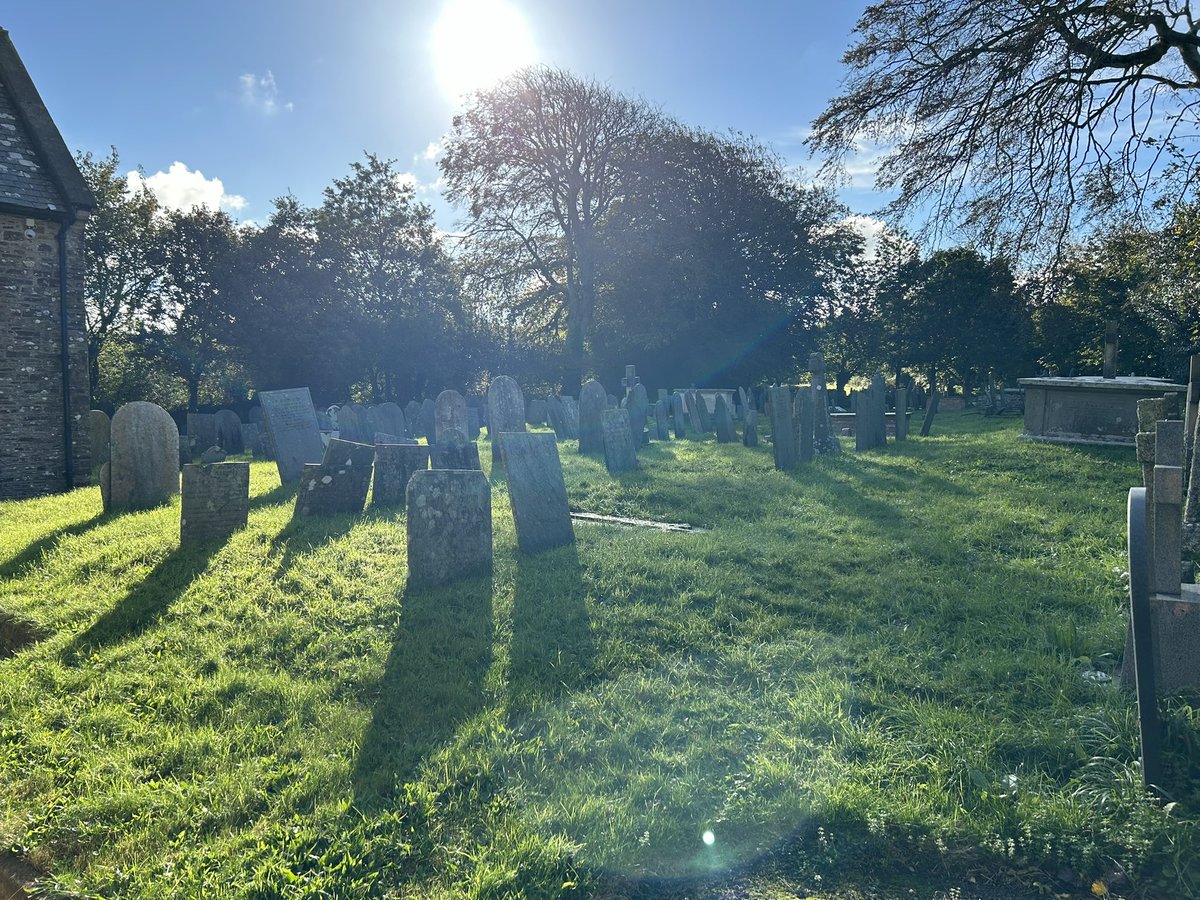 bradleyscott31's tweet photo. It’s been a fantastic week, we’ve had a churchyard trail, pumpkin carving, candle jars and lots of fun and laughs with our children and families this half term! Can’t wait to see you all again soon! @CofEDevon @GtRCDevon https://t.co/8l32yOQXHH