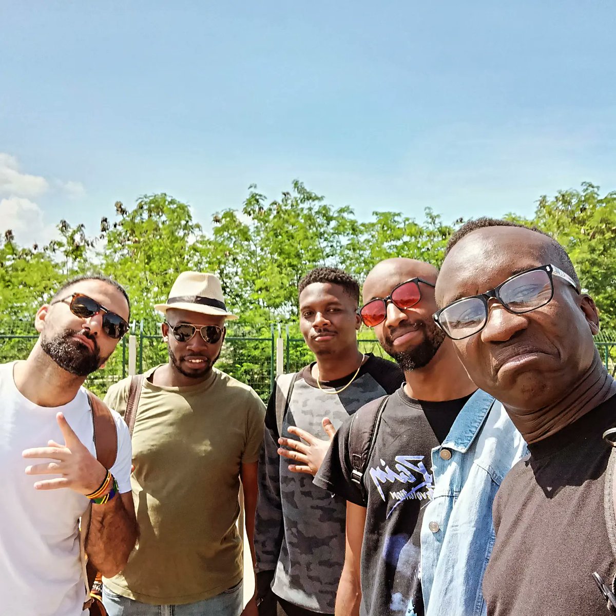 OmaraDanielol's tweet photo. Meanwhile, This Is How We Checked Into Mombasa. I Know It Looks Like A Mugging, But We're Here To Make People Laugh... As We Rob Them!π
#standupcollective https://t.co/udJkx546Yl