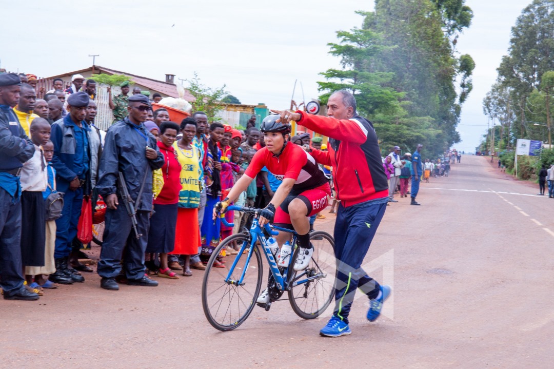 FC_Burundi's tweet photo. Le 25 octobre, le 4ème étape du  Tour cycliste féminin international du Burundi a pris place sur un parcours de 49,5 km , entre Kayanza et Ngozi.
Après une course acharnée, l'équipe du Rwanda a franchi la ligne d'arrivée en tête, suivie  par l'équipe du Bénin et Burundi. https://t.co/QuSf7vrT1o