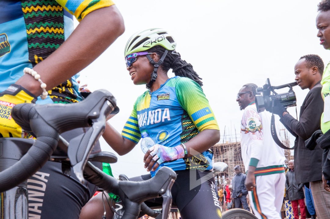 FC_Burundi's tweet photo. Le 25 octobre, le 4ème étape du  Tour cycliste féminin international du Burundi a pris place sur un parcours de 49,5 km , entre Kayanza et Ngozi.
Après une course acharnée, l'équipe du Rwanda a franchi la ligne d'arrivée en tête, suivie  par l'équipe du Bénin et Burundi. https://t.co/QuSf7vrT1o