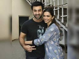 I__am__ssr's tweet photo. Jodiya uper vala nahi bana rha hai agar
bana rha hota toh,
Deepika ki shadi Ranbir se hoti or 
Alia ki shadi Ranveer se hoti 
Charo khush rehte🥲 https://t.co/l2ZiCtf0hr