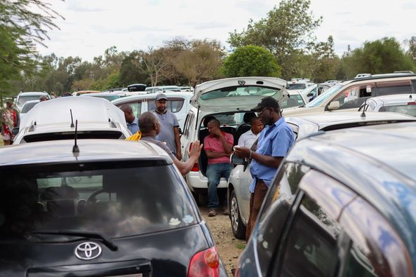 KabaKenya's tweet photo. Stepping into the Sunday Car Bazaar, where deals are made, stories unfold and choices await.
#carbazaar #spaceyamagari https://t.co/HkZkYSxUie