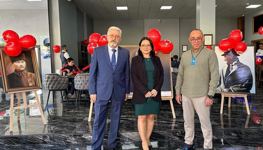 Genel müdürlük çalışanlarımız ve sponsoru olduğumuz @grisigortagultepespor ‘un genç oyuncuları ile birlikte 29 Ekim Cumhuriyet Bayramı ve Cumhuriyetimizin 1∞. yıl dönümünü kutladık.
-
‘’Cumhuriyet Demek Atatürk Demek!’’🇹🇷
#grisigorta #cumhuriyetbayramı #hayatınhernoktasında