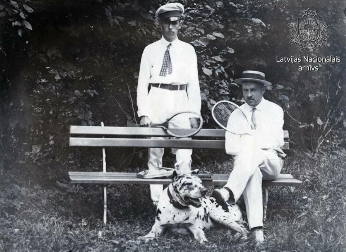 Audiovizuālā  mantojuma dienā <a href="/LNarhivs/">Nacionālais arhīvs</a> aicina ieskatīties tematiskajā kolekcijā  "Ieraudzīju - atpazinu!" un palīdzēt atpazīt vietas, cilvēkus un  notikumus!
➡️redzidzirdilatviju.lv/lv/collections…