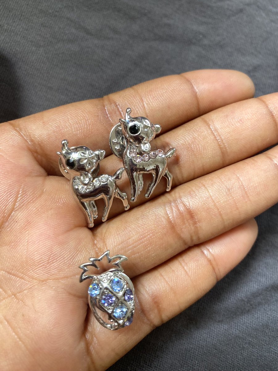 altebling's tweet photo. 1st- 3,000 naira each(brooches)
2nd&amp;3rd-2,500 naira per pair
DM to order
@_DammyB_ https://t.co/mGeZYA845P
