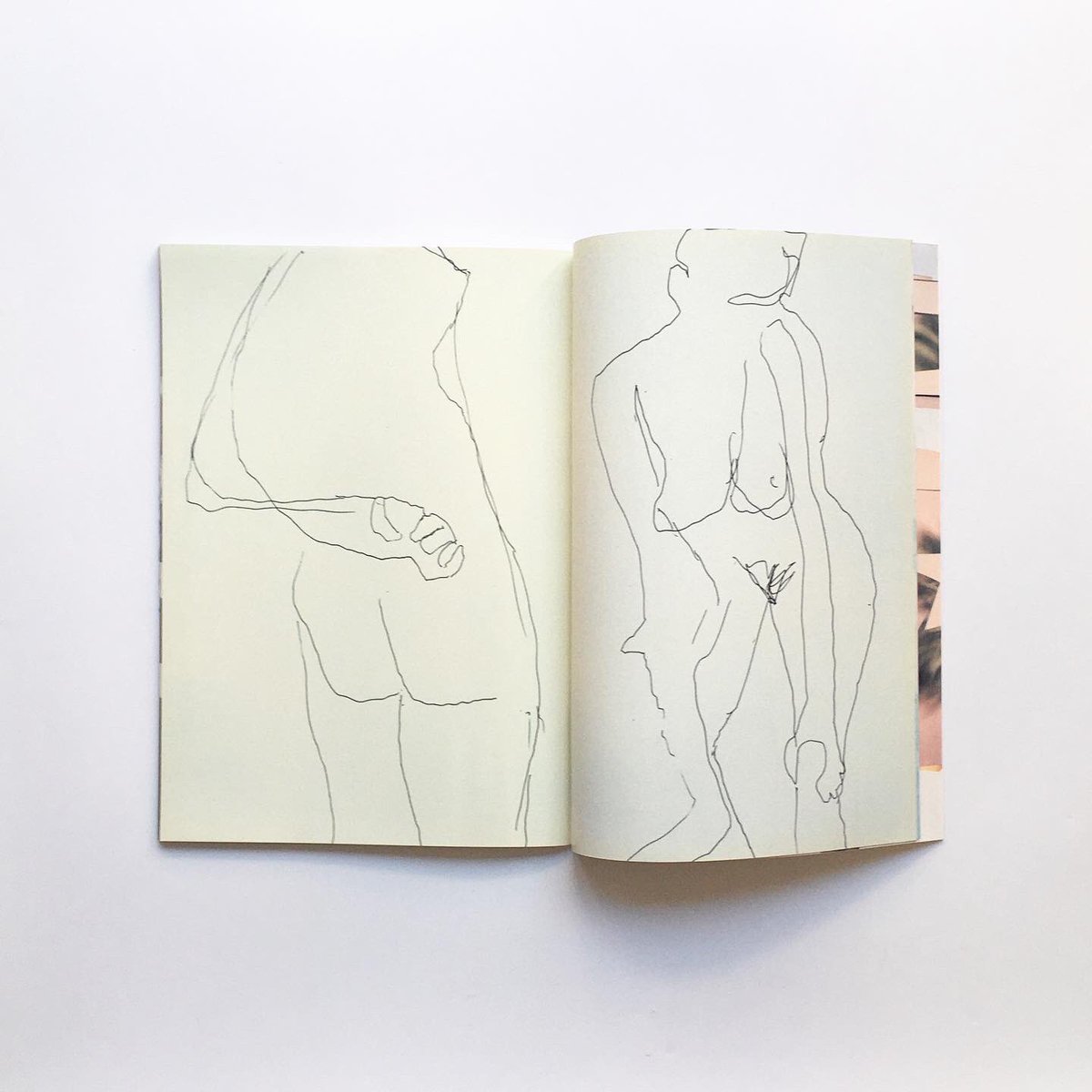 dessin_books's tweet photo. 「Jack Pierson: THE international #2 fall/winter 2001」
雑誌『THE international』の第2号。ジャック・ピアソンの作品集。テキストはなく、ピアソンの写真、コラージュ、ドローイングなどの作品図版で構成されている。
#ジャックピアソン
#jackpierson
https://t.co/mBFqb6t8rp https://t.co/Bm4WF6qMmv