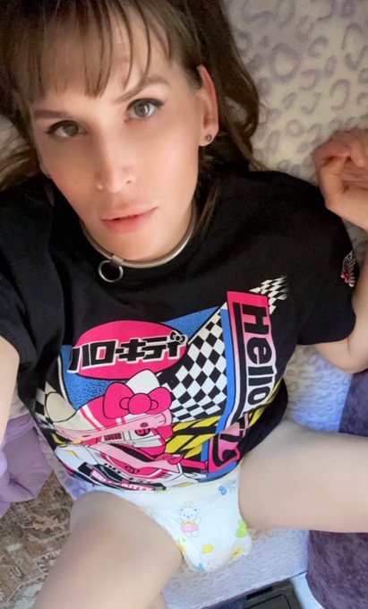 empty little head, full fluffy diaper 🩷💛🩵🏁 regression is goin well https://t.co/3TBmRPUcM1<a href="/tag/goon"class="tags"><span>#goon</span></a>