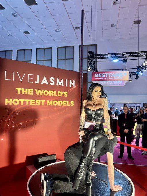 From my show yesterday at @venusberlinoff at the stage of @JasminDotCom. More pictures and clips at https://t<a class="tags" target="_blank" title="On Twitter" href="/?out=eyJ0eXAiOiJKV1QiLCJhbGciOiJIUzUxMiJ9.eyJpYXQiOjE3MTk4NDQ4MTMsImlzcyI6InR3cG9ybnN0YXJzLmNvbSIsIm5iZiI6MTcxOTg0NDgxMywiZXhwIjoxNzUxMzgwODEzLCJyZWRpcmVjdF91cmwiOiJodHRwczovL3R3aXR0ZXIuY29tL3ZlbnVzYmVybGlub2ZmIn0.estOOm78co1X5XVpiiL1A3By9deVdxrwdc0k8O-GnbX2twF4TJ2dSMex7mTUqT5lAfiai8l-9_DHGF3E_rSGTg">@venusberlinoff</a>