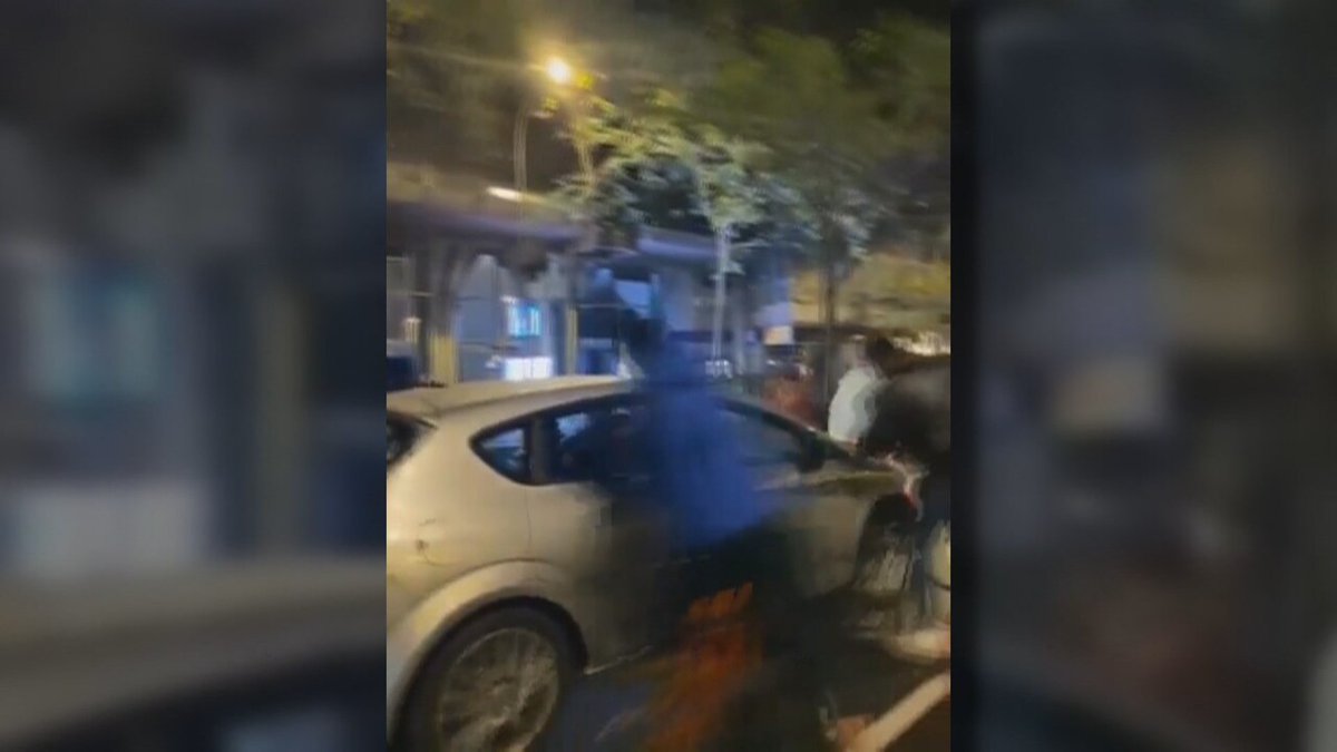 telemadrid's tweet photo. 🚨#ÚLTIMAHORA Se entrega en comisaría el conductor que arrolló a varios ciclistas en una marcha reivindicativa en #Argüelles https://t.co/Uk5yxHnNmY https://t.co/TpJUQoqlrI