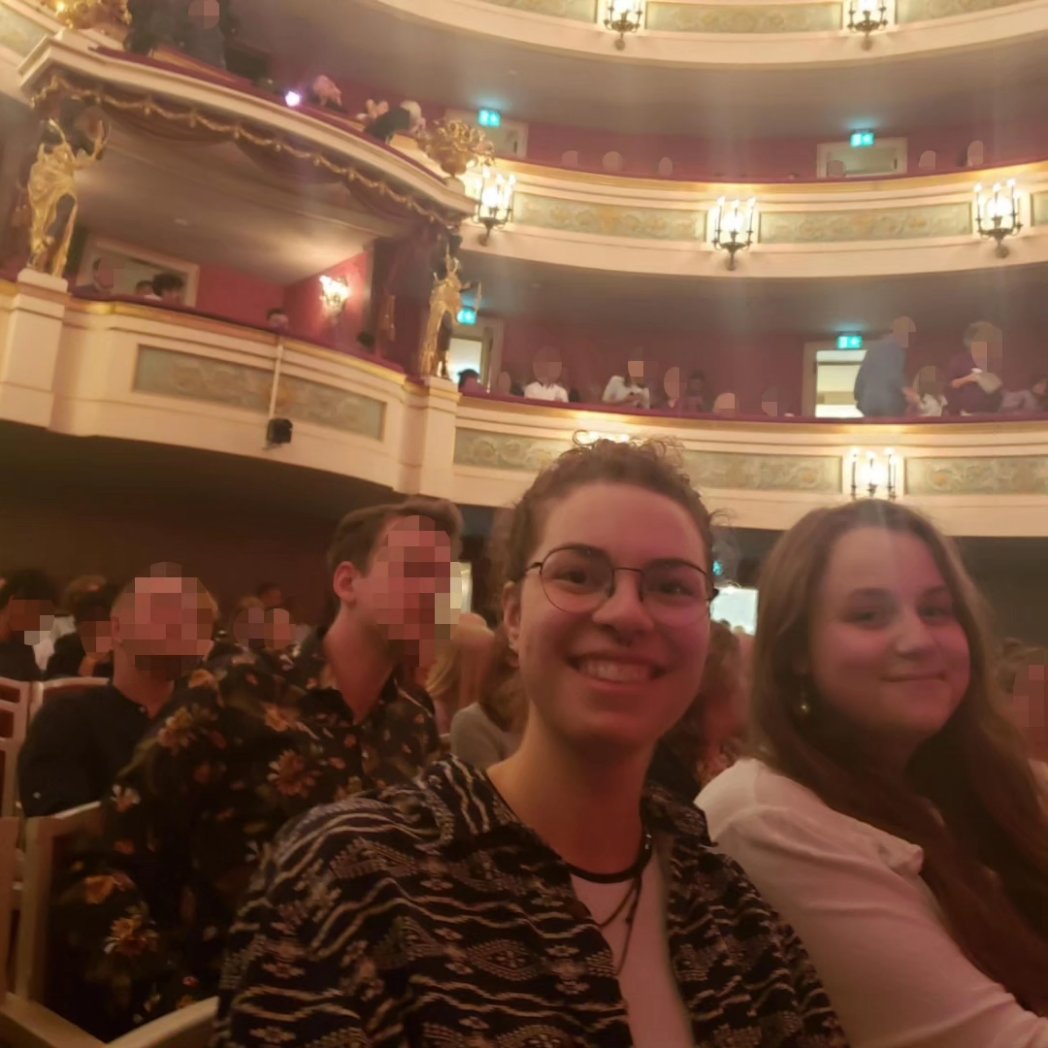 Muenchenkolleg's tweet photo. Ein schwungvoller Start in die #Theatersaison 2023/24 mit #Tootsie im #Gärtnerplatztheater ✨ Mit dabei waren Kollegiat*innen des #Münchenkolleg.
#theaterlife #lgbtq #queerculture #Erwachsenenbildung #zweiterBildungsweg #Müko #Musical #Theater #Gärtnerplatz #AbiturNachholen #Müko https://t.co/So8em7Z5Oj