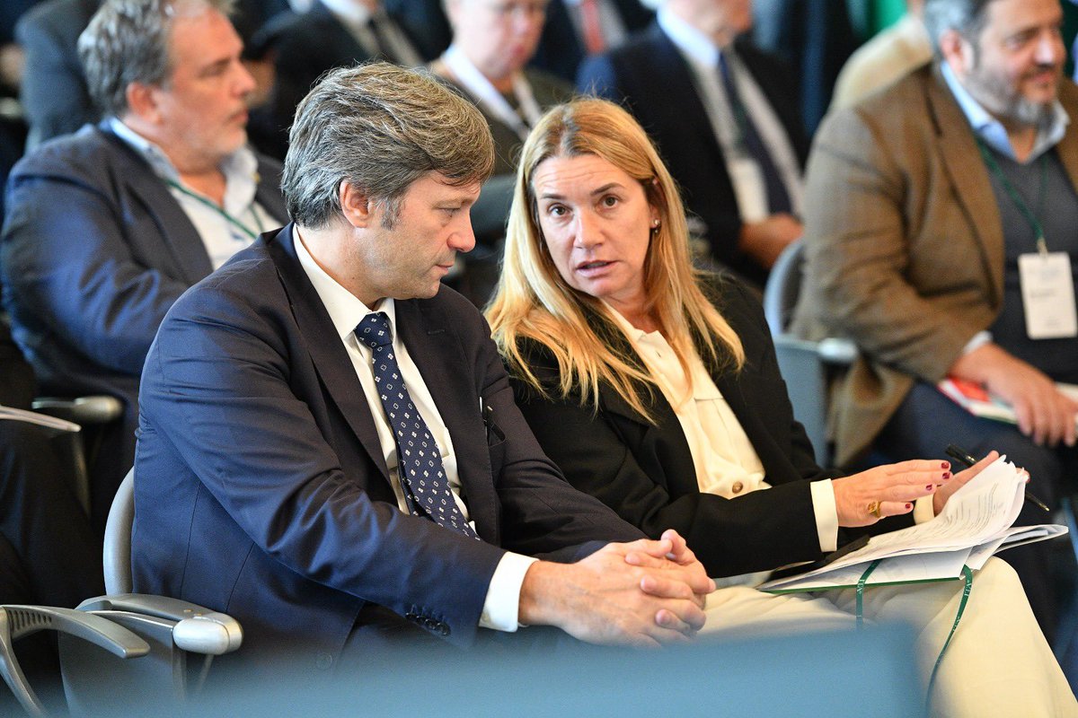 ITAtradeagency's tweet photo. Ieri presso la nostra sede di #Roma la presentazione del Rapporto #OICE 2023, sulla presenza delle società italiane 🇮🇹 di ingegneria, architettura e consulenza tecno-economica all’estero. 📈 Per loro cresce l'export 2023, del 30% sul 2022, toccando la cifra di 2 mld di euro. https://t.co/Y226nClZhY