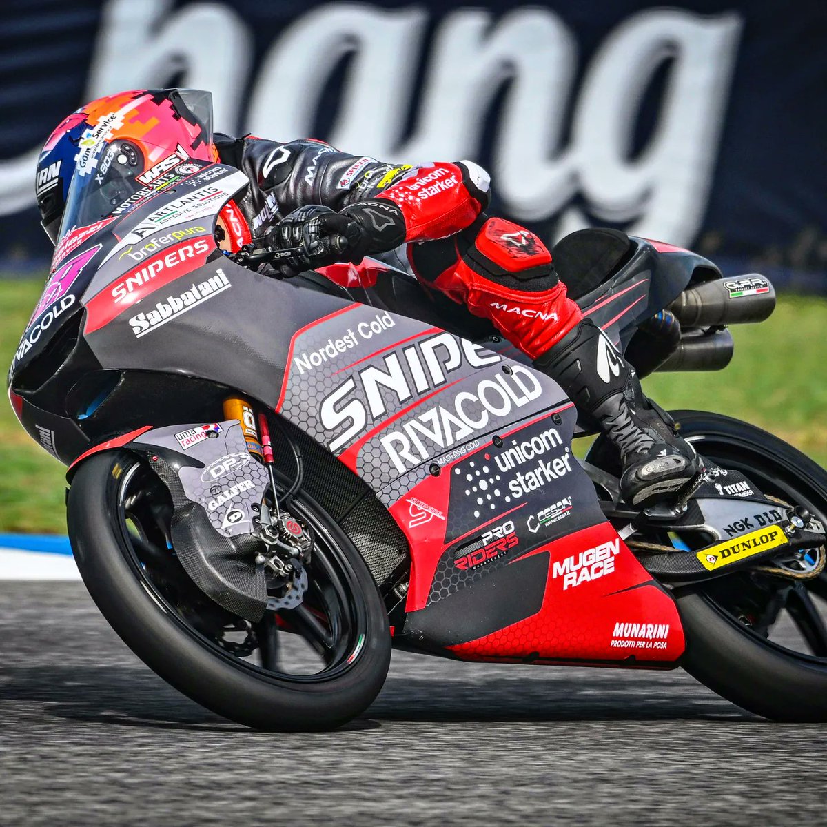 SnipersRacing's tweet photo. Combined Practice times Day1 ✅
P15 @18matteobertelle
P20 #nicolacarraro
First time on this circuit, and nearly 50°C of asphalt don't help 🌡️🔥, but the #Snipers don't give up 💪. #thaigp just started 🇹🇭🏁
.
#snipersteam #teamsnipers
#matteobertelle
#moto3 #motogp23 https://t.co/pXcph3FrKV