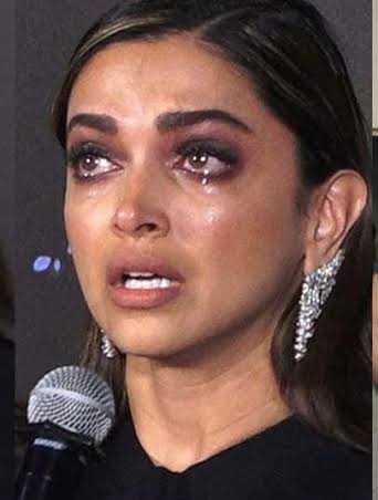 professauras's tweet photo. Here is #DeepikaPadukone's ex boyfriend lists: 
1. Upen Patel
2. Yuvraj Singh
3. M.S Dhoni
4. Siddharth Mallya
5. Nihar Pandya
6. Ranbir Kapoor 
7. Neil Nitin Mukesh
8. Shahrukh Khan 
So, #RanveerSingh is the 9th star in her galaxy. And he deserved better.😔 https://t.co/F3USOhmEH6
